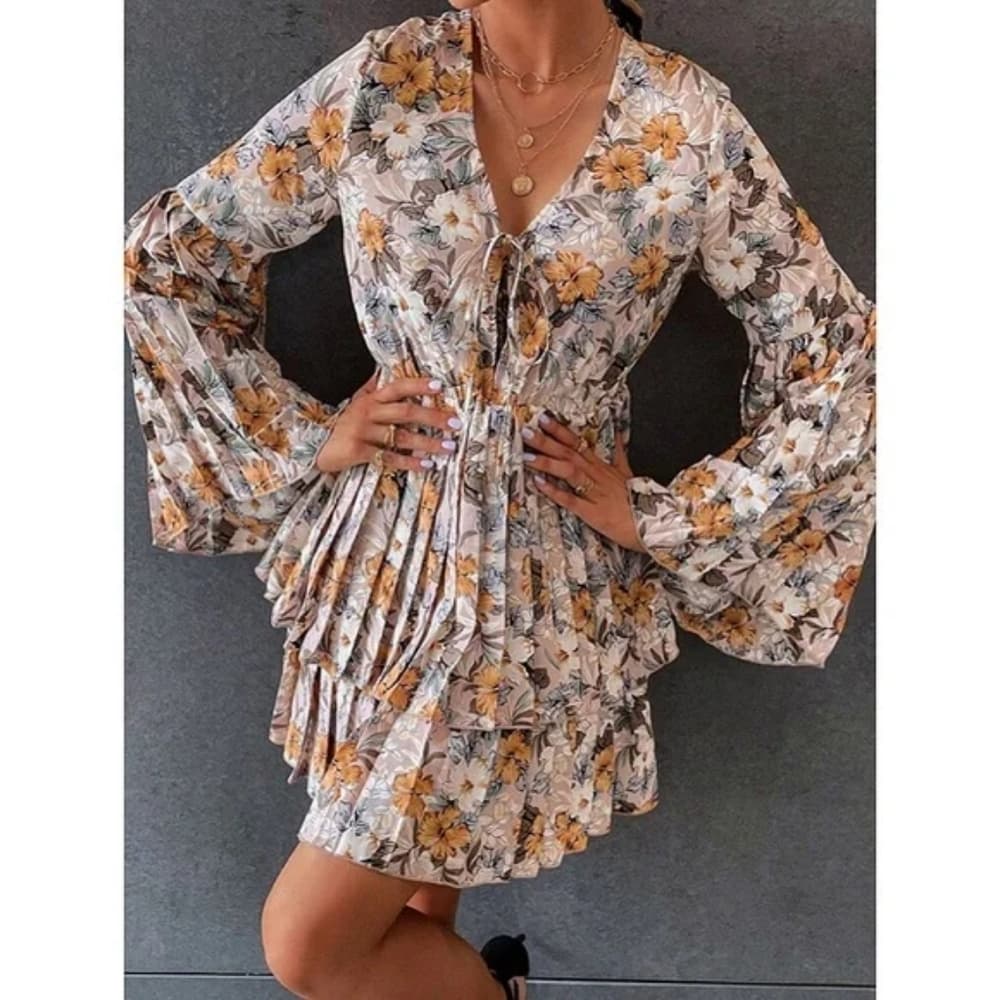 BOHO FLORAL BELL SLEEVE PLEATED DRESS! - Thumbnail 5