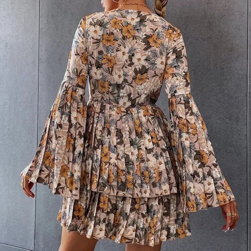 BOHO FLORAL BELL SLEEVE PLEATED DRESS! - Thumbnail 2
