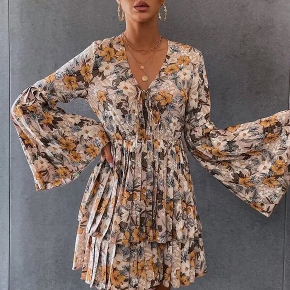BOHO FLORAL BELL SLEEVE PLEATED DRESS! - Thumbnail 3