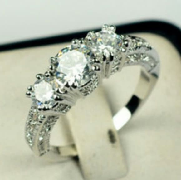 Beautiful Wedding Ring - Thumbnail 3