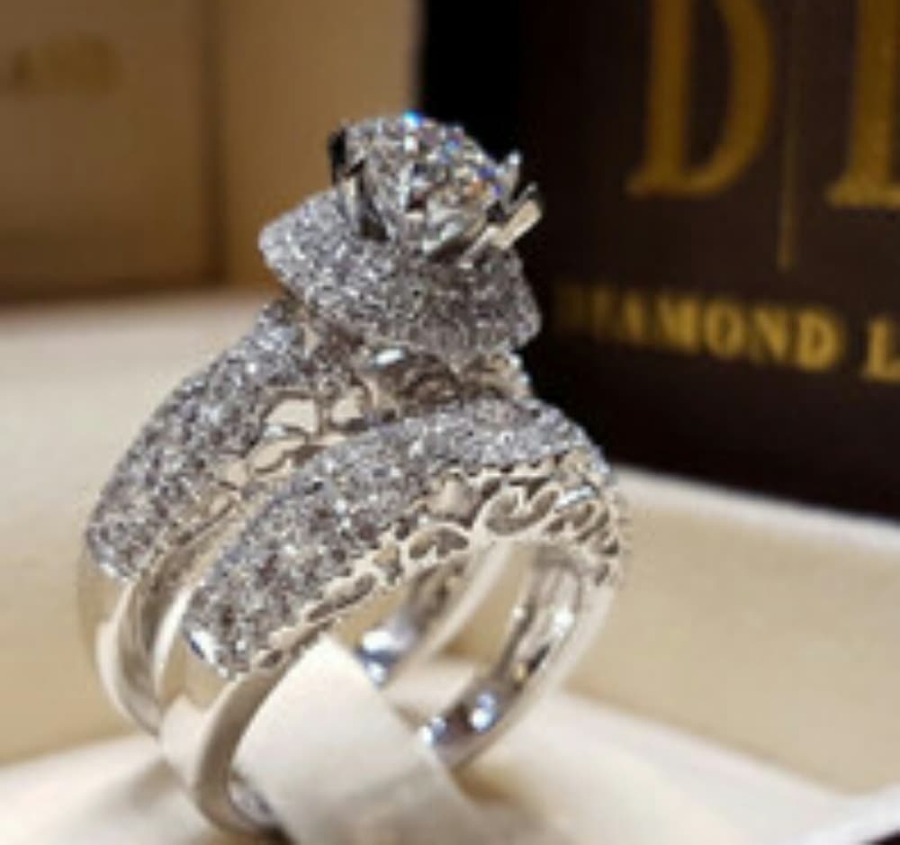 Beautiful Wedding Ring - Thumbnail 3