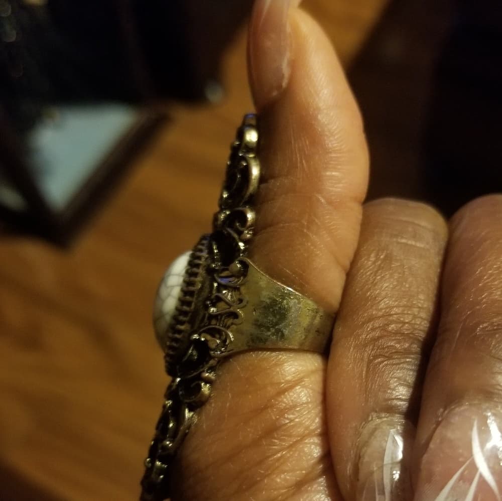 Beautiful Vintage Ring - Thumbnail 2