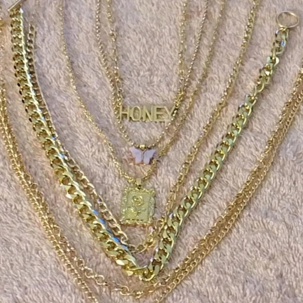7 piece Vintage Gold Necklaces - Thumbnail 6