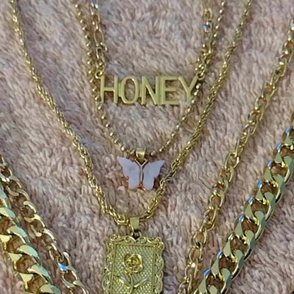 7 piece Vintage Gold Necklaces - Thumbnail 5