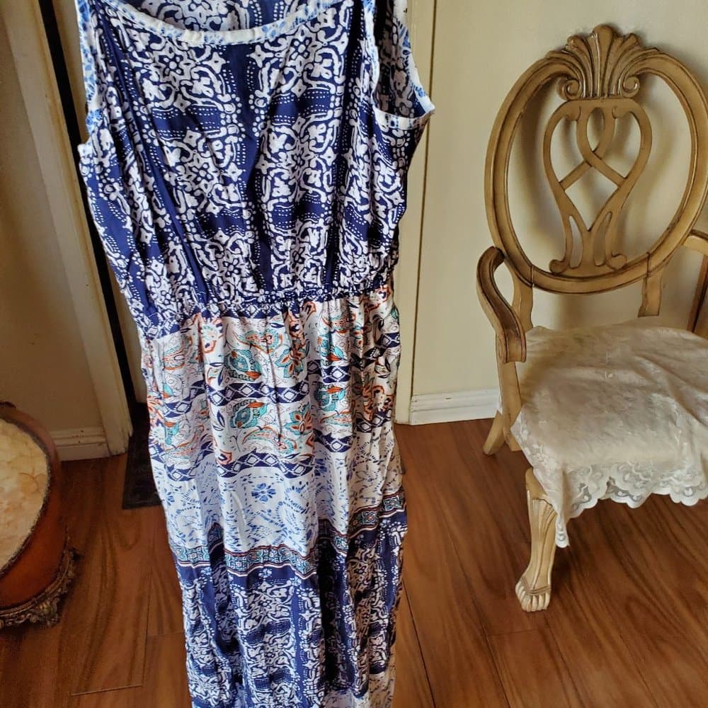 FLORAL DESIGN BACKLESS FLARED MAXI DRESS - Thumbnail 2