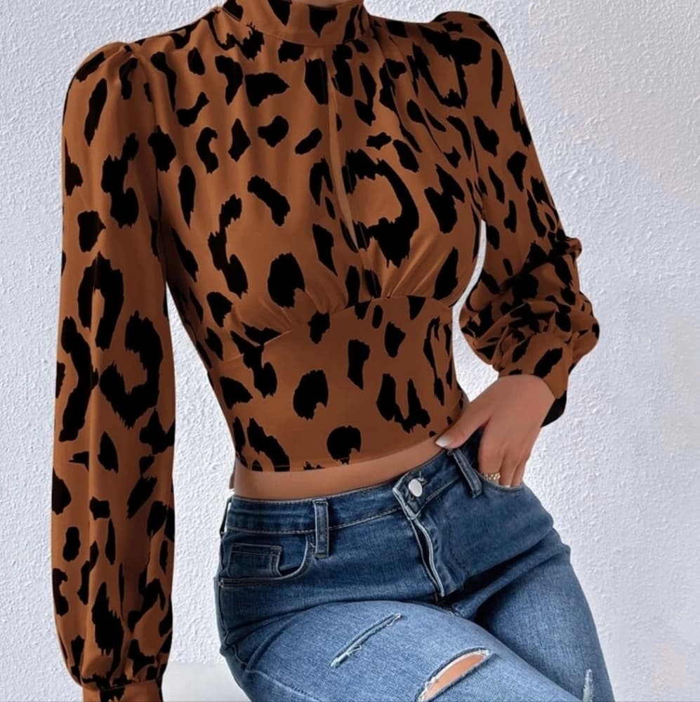 Allover Print Tie Backless Bishop Sleeve Crop Top - Thumbnail 4