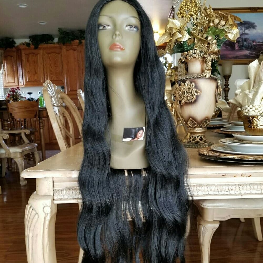 Black Wavy Beauty Wig