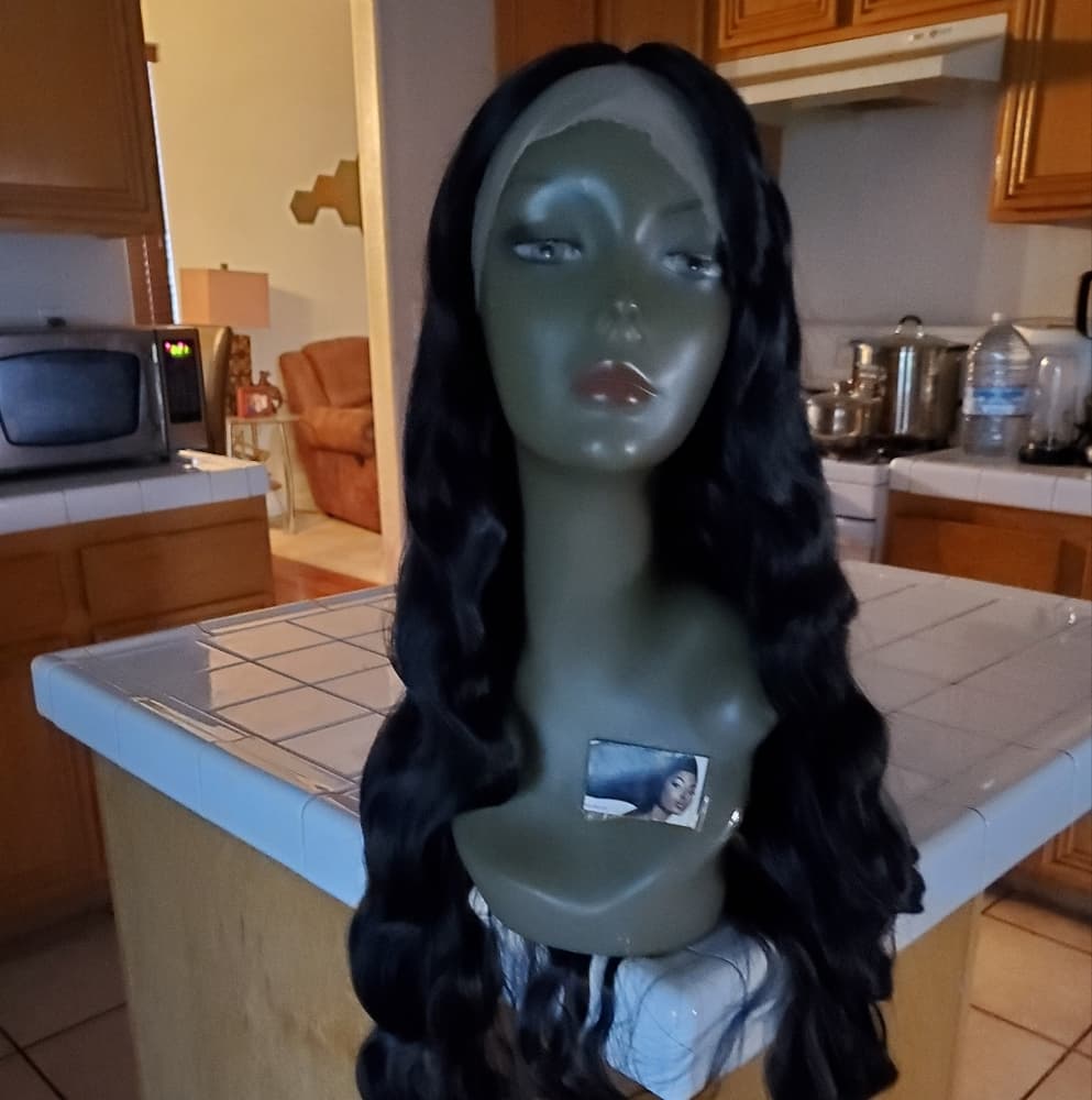 Black LaceFront Wig 32-34 inches!! - Thumbnail 7