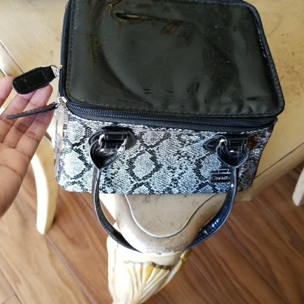 Black and Silver Make Up Cabodle - Thumbnail 3