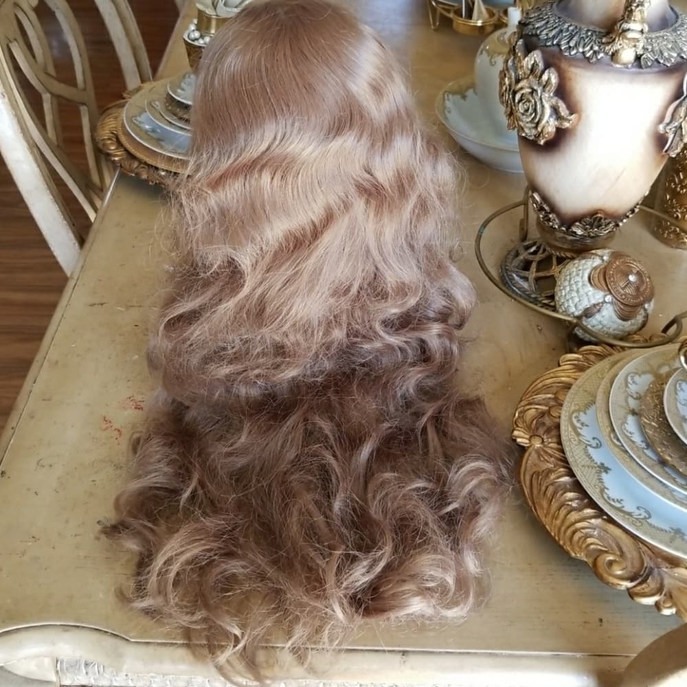 Blondish Golden Brown Showgirl Wig 20-24 inches - Thumbnail 4