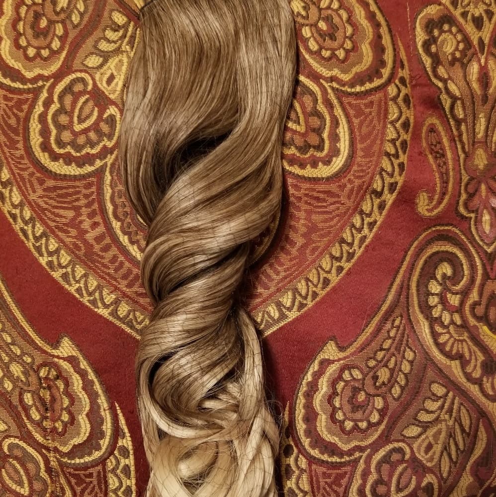 Brown to Blonde Clip in Extension - Thumbnail 5