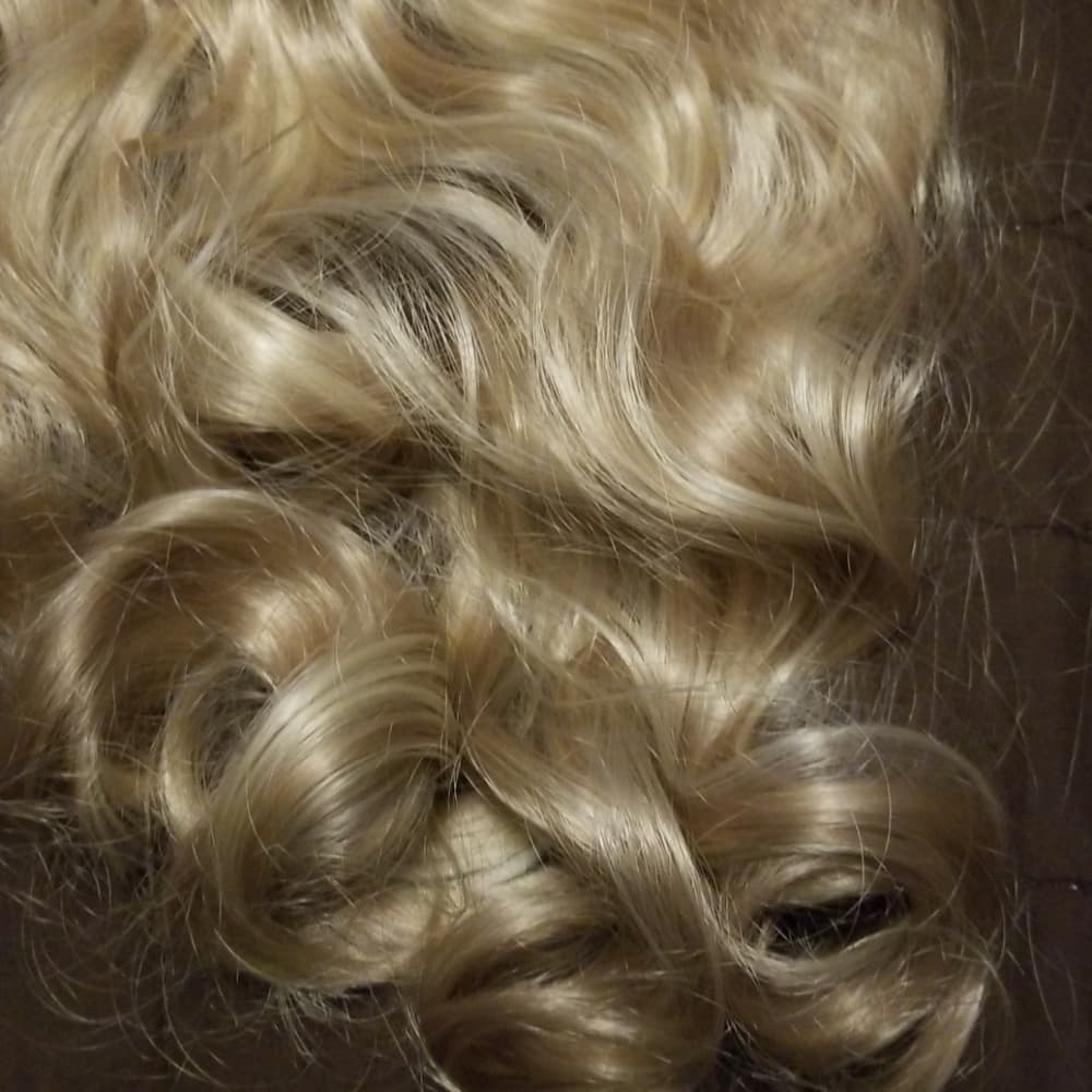 Blonde One Piece Clip in Extension #27/613 - Thumbnail 4