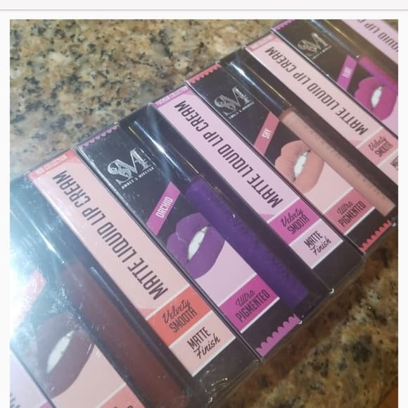 Matte Lipstick Beauty Bundle - Thumbnail 9