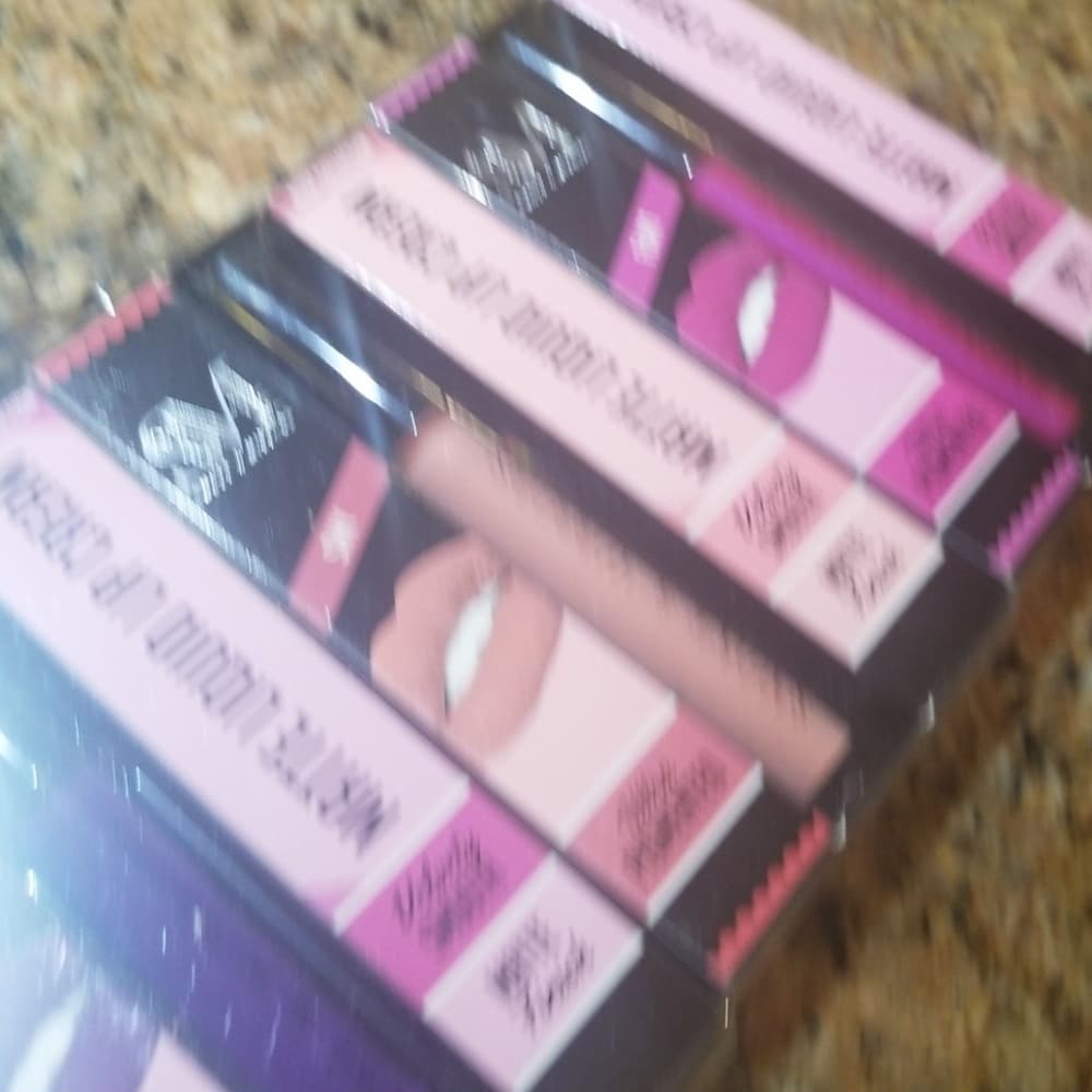 Matte Lipstick Beauty Bundle - Thumbnail 4
