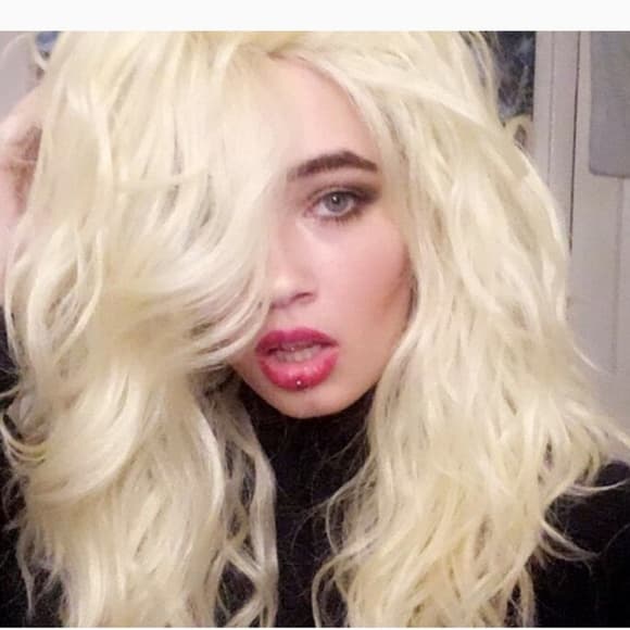 Used Blonde Beauty Bomshell Wig - Thumbnail 4