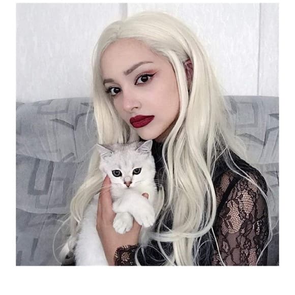 Blonde Lace Front Wig 22-24 inches!! - Thumbnail 5