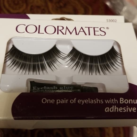 Beautiful Pair of Eyelashes with glue - Thumbnail 3