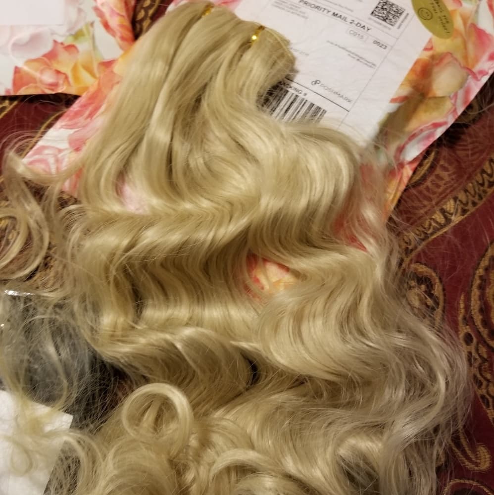 Blonde Wavy Full Head Clip in Extension #24/613 - Thumbnail 2