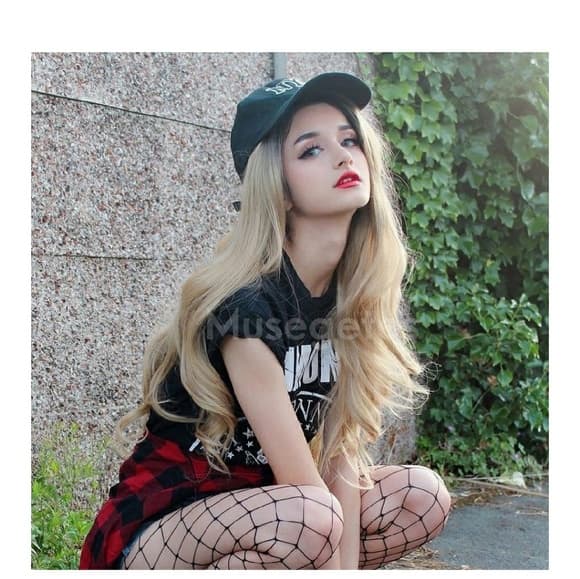 Ombre Blonde Beauty Lace Front Wig 24-28 inches!! - Thumbnail 2