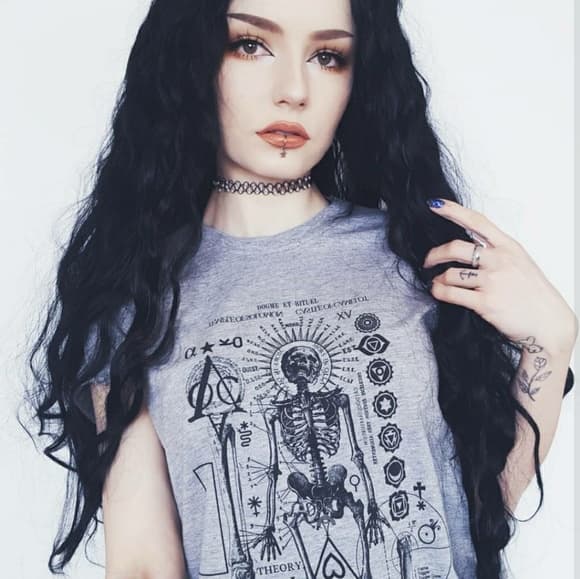 Black Beauty Lacefront Wig 22-24inches - Thumbnail 2