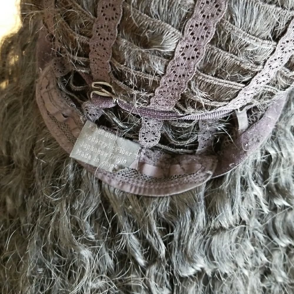 Used Curly Beauty Wig 22-24 inches!! - Thumbnail 6