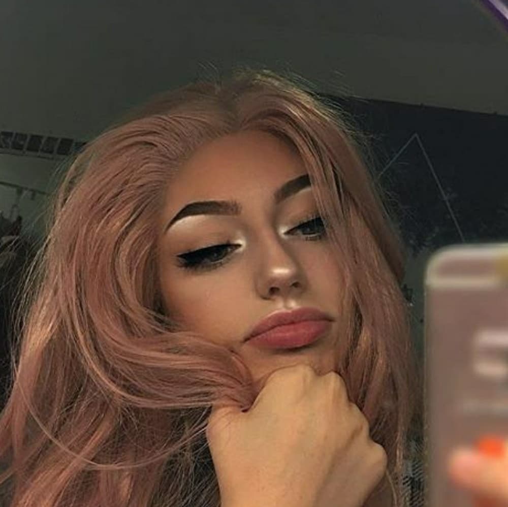 Pink Beauty Lacefront Wig 22-26 inches!! - Thumbnail 5