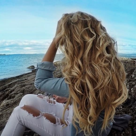 Blonde Virgin Remy Lace Wig 24-26 inches!! - Thumbnail 2