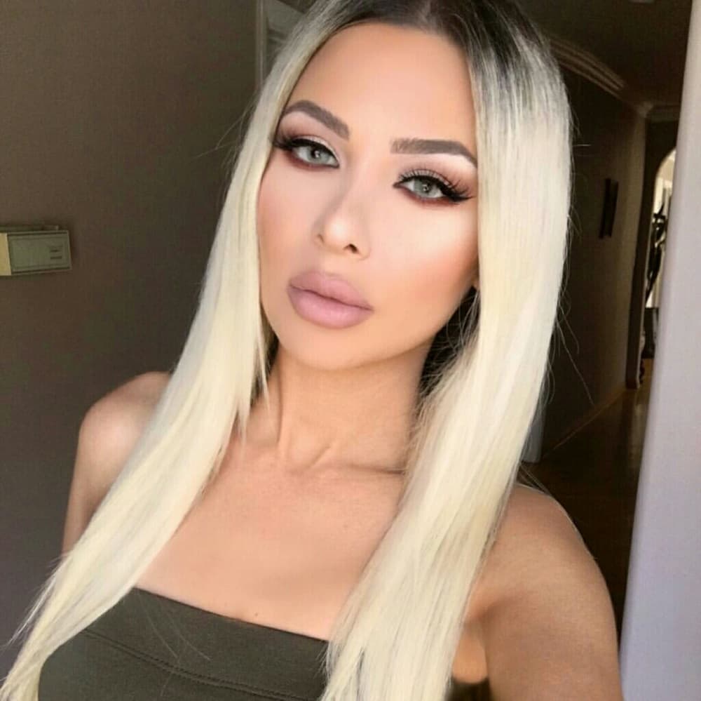 Blonde Ombre Beauty Lacefront Wig 22-24 inches!! - Thumbnail 4