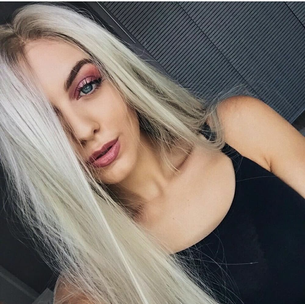 Blonde Beauty LaceFront Wig Wig 22-24inches!! - Thumbnail 3