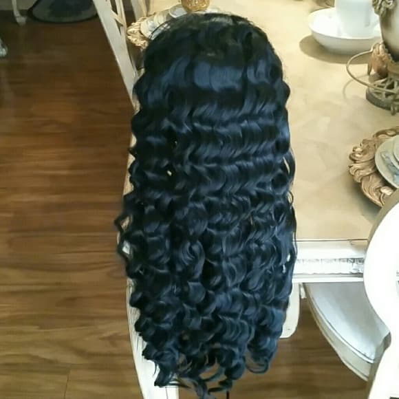 Beautiful Curly Lacefront Front Wig 22-26 inches!! - Thumbnail 4