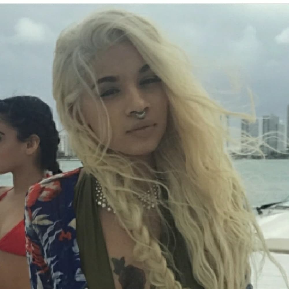 Blonde Wavy Beauty #613 Full Wig - Thumbnail 2