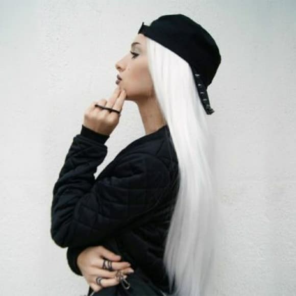White Beauty Lacefront Wig 22-24 inches!! - Thumbnail 3