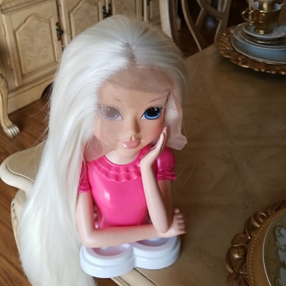 White Blonde Lacefront Wig 22-26 inches - Thumbnail 3