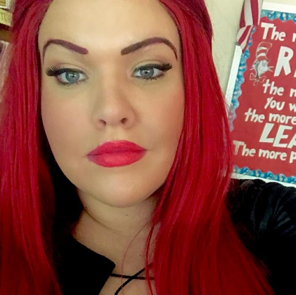 Red Beauty LaceFront Wig 22-24 inches!! - Thumbnail 2