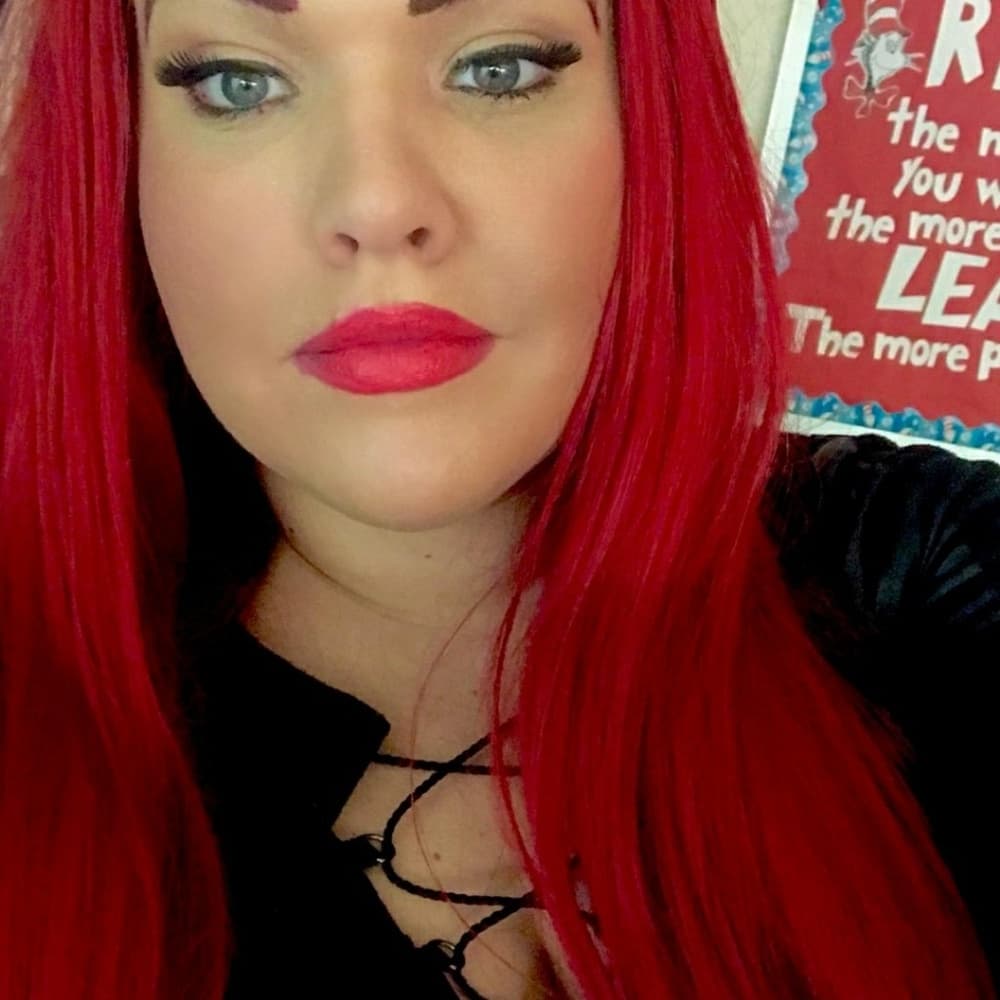 Red Beauty LaceFront Wig 22-24 inches!! - Thumbnail 3