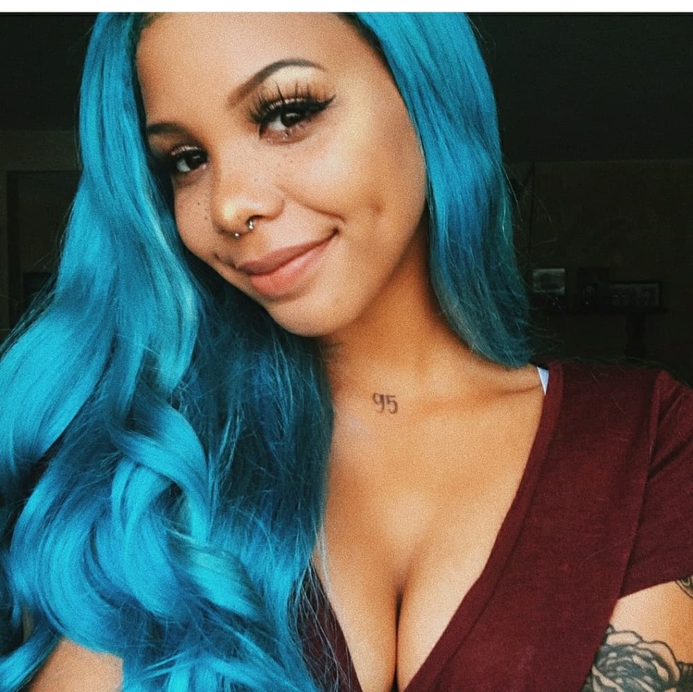 Turquoise Blue Beauty Lacefront Wig 22-26 inches - Thumbnail 3