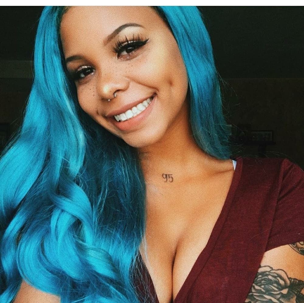 Turquoise Blue Beauty Lacefront Wig 22-26 inches - Thumbnail 4