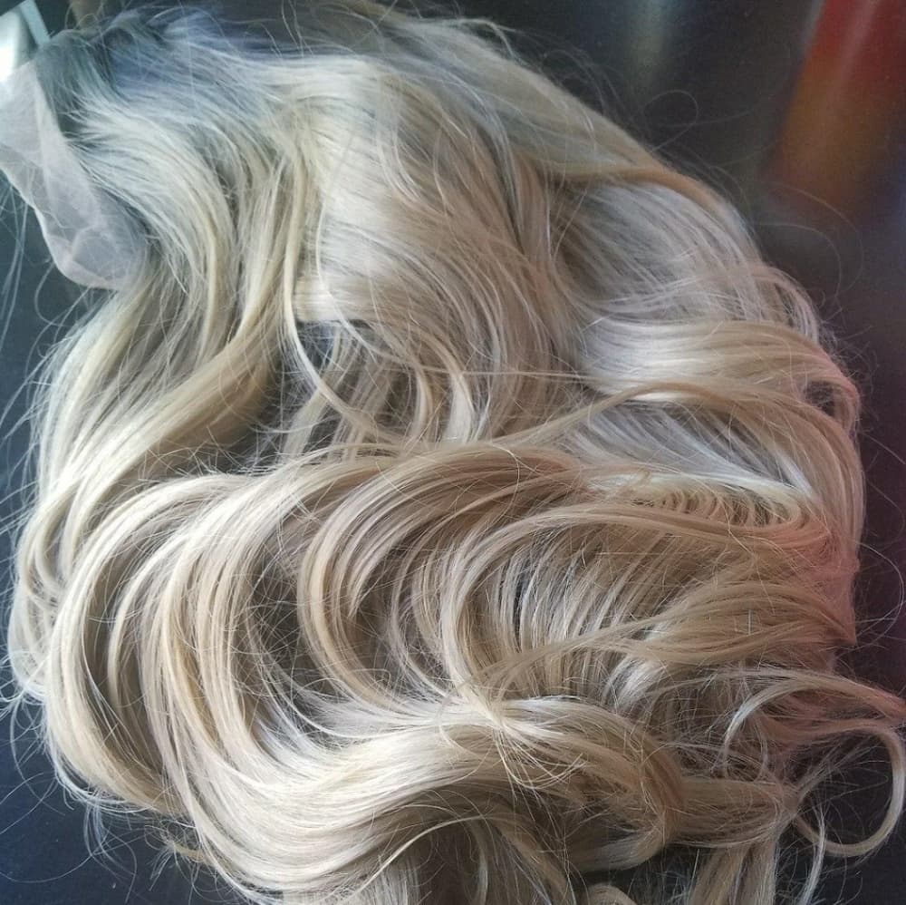 Blonde Beauty LaceFront Wig 22-26 inches!! - Thumbnail 2
