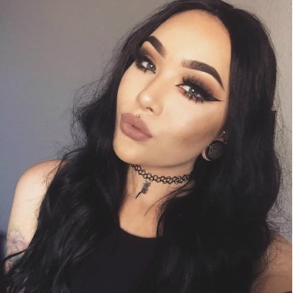 Black Bodywave Beauty Lacefront Wig 24-26 inches!! - Thumbnail 4