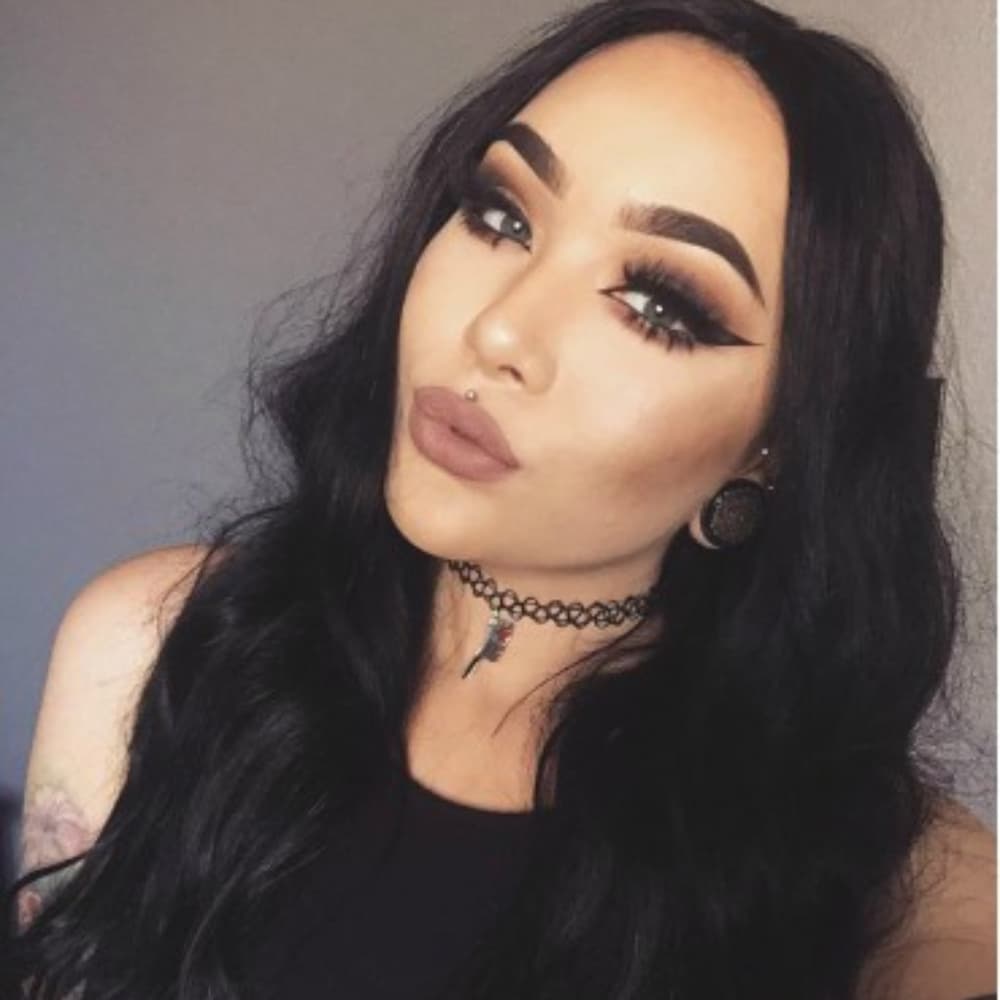 Black Bodywave Beauty Lacefront Wig 24-26 inches!! - Thumbnail 3