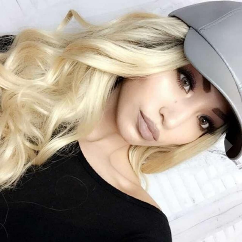 Blonde Ombre Beauty Lacefront Wig 22-24 inches!! - Thumbnail 2
