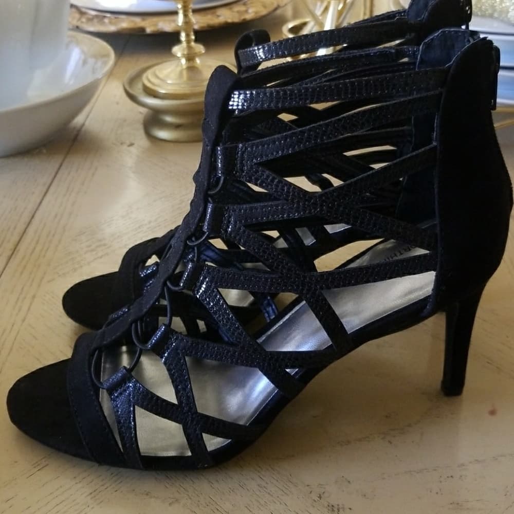 Black Cute Heels - Thumbnail 2