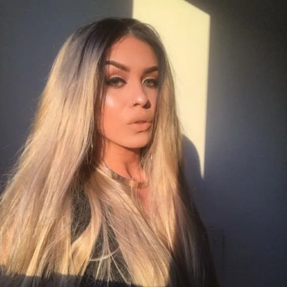 Ombre Blonde Beauty LaceFront Wig 22-26 inches!! - Thumbnail 8