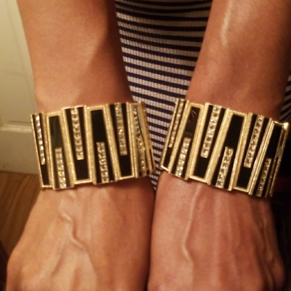 Beautiful Black and Gold Beauty Bracelet Set - Thumbnail 7