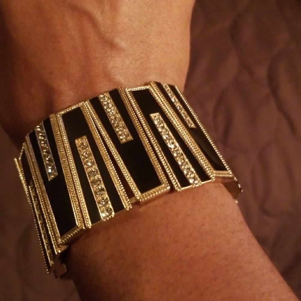 Beautiful Black and Gold Beauty Bracelet Set - Thumbnail 4