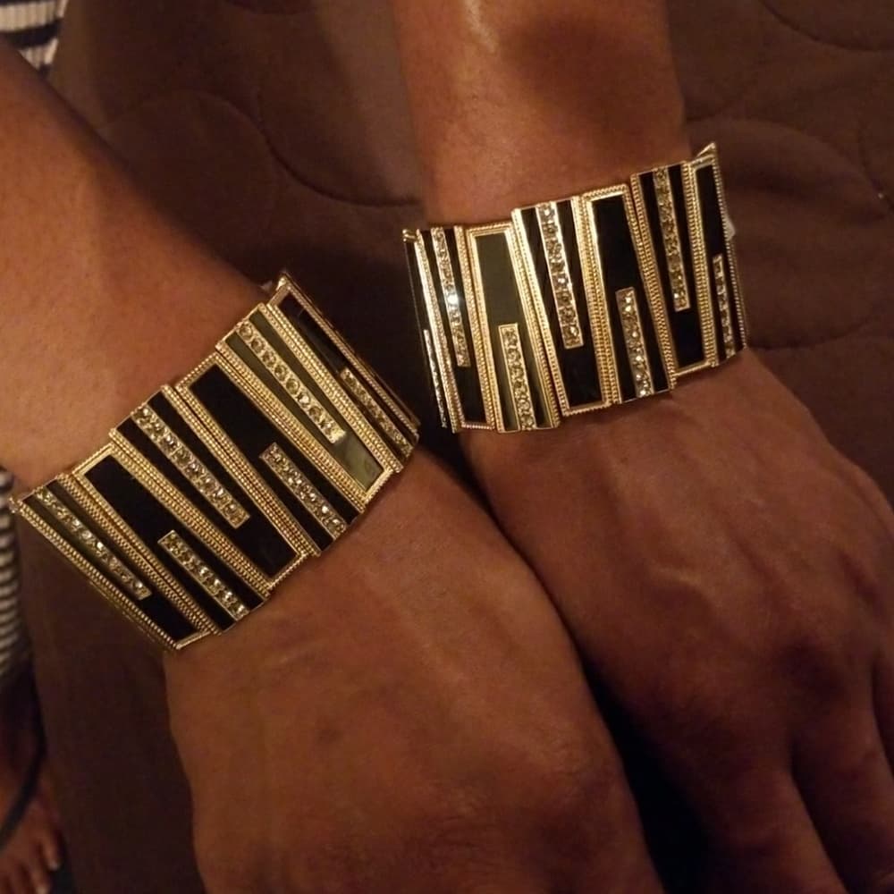 Beautiful Black and Gold Beauty Bracelet Set - Thumbnail 6