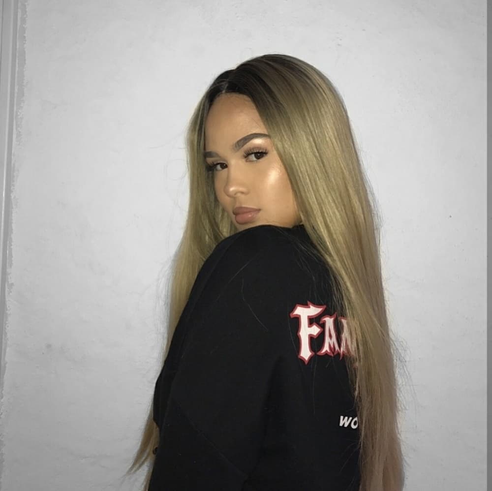 Ombre Blonde Beauty LaceFront Wig 22-26 inches!! - Thumbnail 3