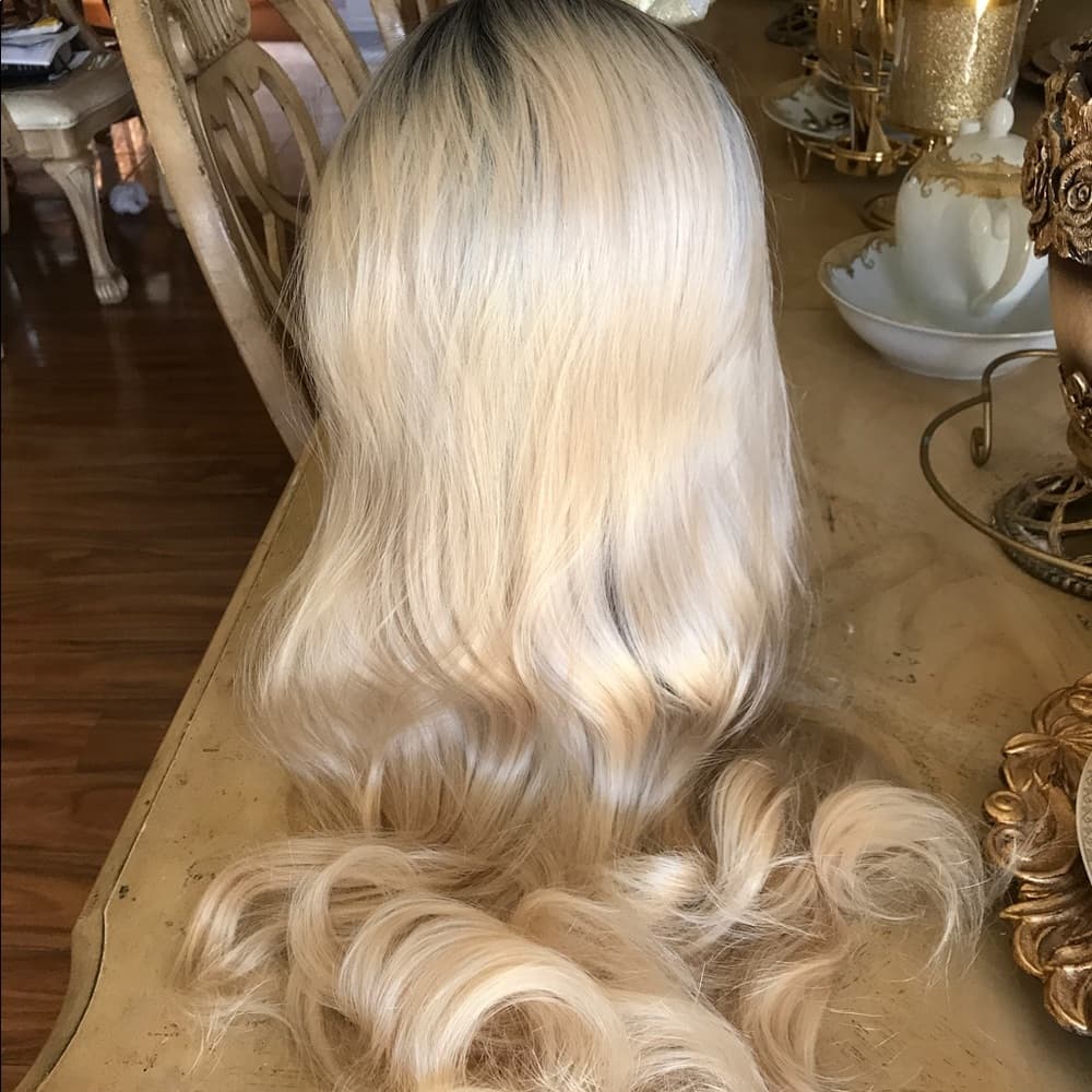 BlondeOmbre Beauty Lacefront Wig 22-24 inches!! - Thumbnail 4