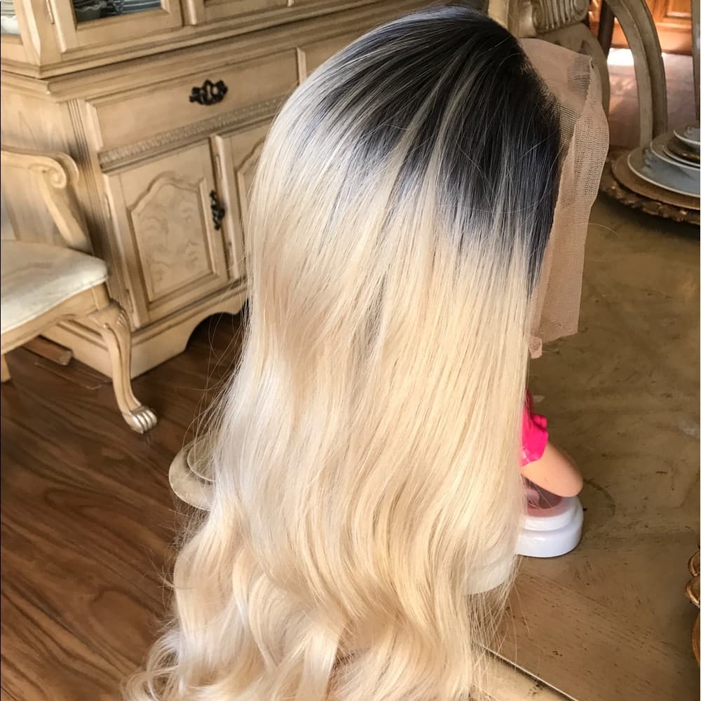 BlondeOmbre Beauty Lacefront Wig 22-24 inches!! - Thumbnail 6