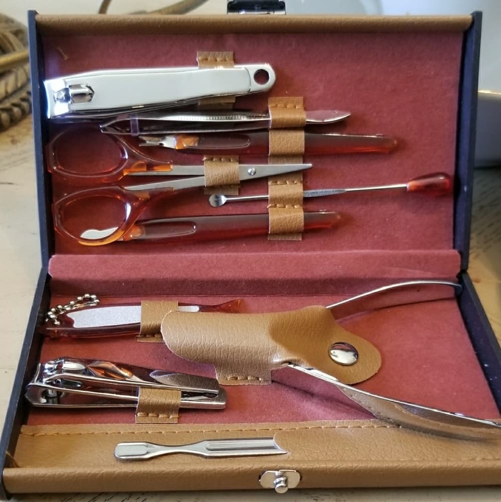 Luxury 10 Piece Manicure Set - Thumbnail 3